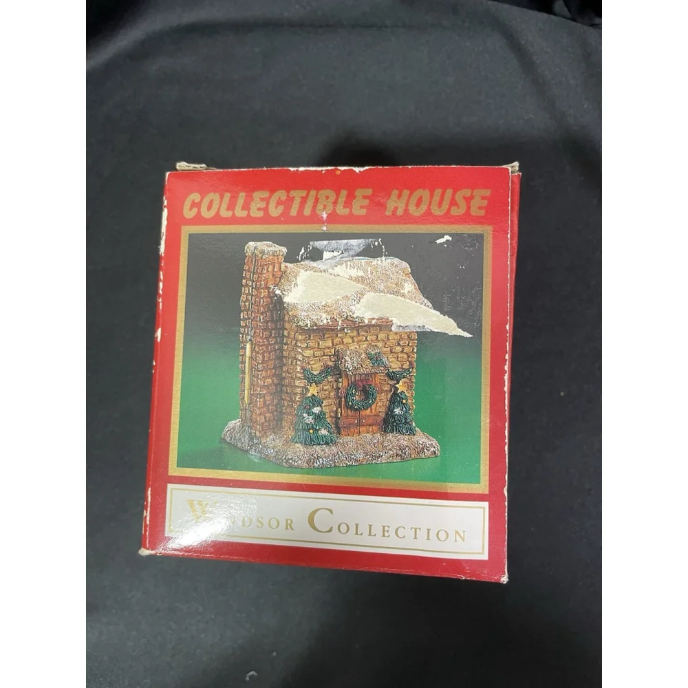Windsor Collection 25446 Resin Hinged Cottage Christmas Scene Santa Claus